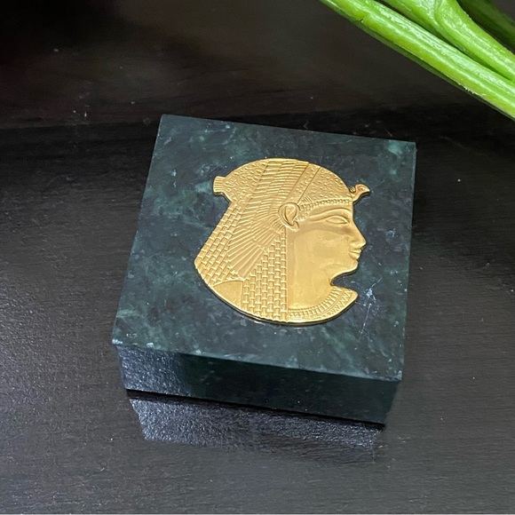 Vintage Brass Cleopatra Egyptian on Granite Stone 2x2 Square Paperweight - Picture 2 of 8
